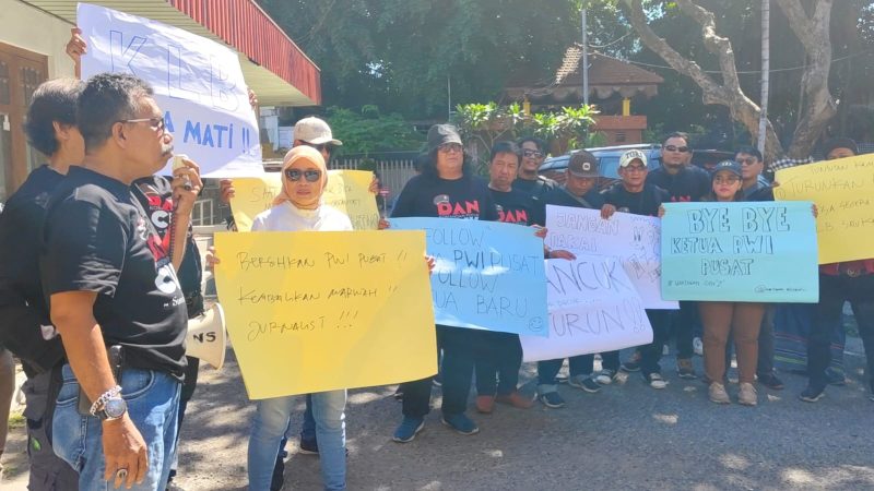 Kisruh di PWI Pusat, Puluhan Wartawan Jatim Tuntut&nbsp;KLB