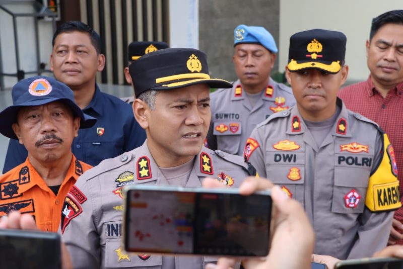 Atasi Dampak Kekeringan, Polres Trenggalek Kirimkan Bantuan Puluhan Ribu Air Bersih ke 19&nbsp;Desa
